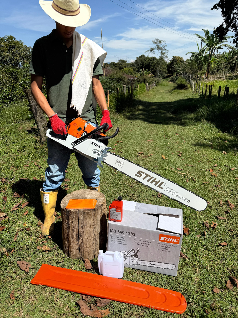 MOTOSIERRA 660 INDUSTRIAL+ACEITE+CARETA - Imagen 2